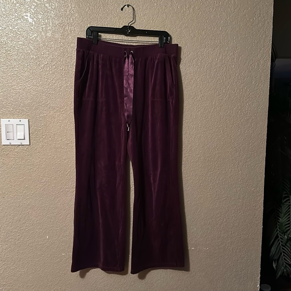 Juicy couture purple velour pants with original Ribbon says juicy XL like new
